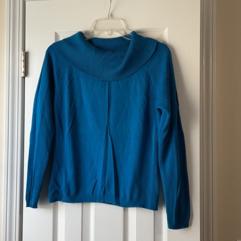 Worthington blue sweater, size L.